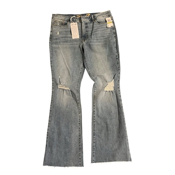 3/$30 🍂 Seven7 Felicity High Rise Slim Light Blue Flared Jeans - Picture 3 of 11